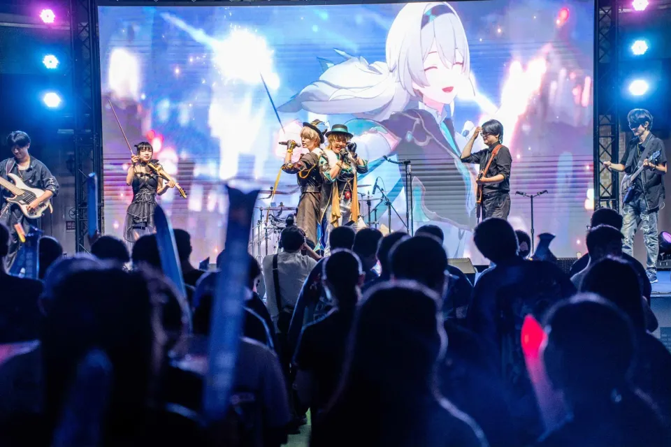 《崩壞:星穹鐵道》「歡愉信號—嗶波!」引爆週末上千人潮 限定夜間活動、璀璨煙火點亮樂園 image6
