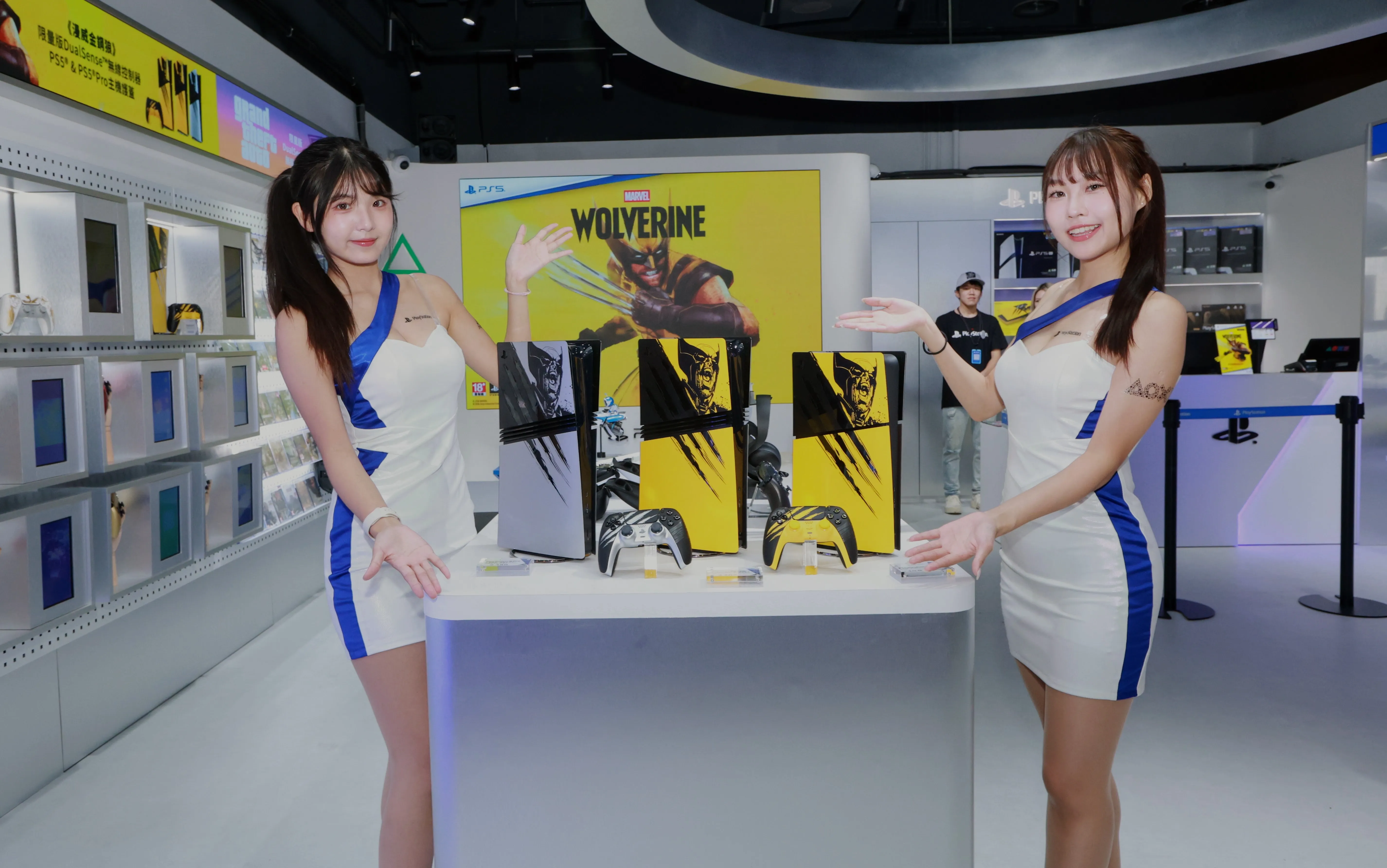 一踏入店裡,就能看到PlayStation當期重點商品。.JPG